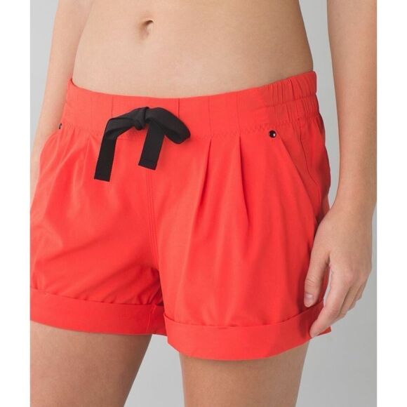 Lululemon Spring Break Away Short Size 6 Alarming Red - Picture 1 of 8